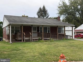 28 LAUREL AVE, Elizabethtown, PA 17022
