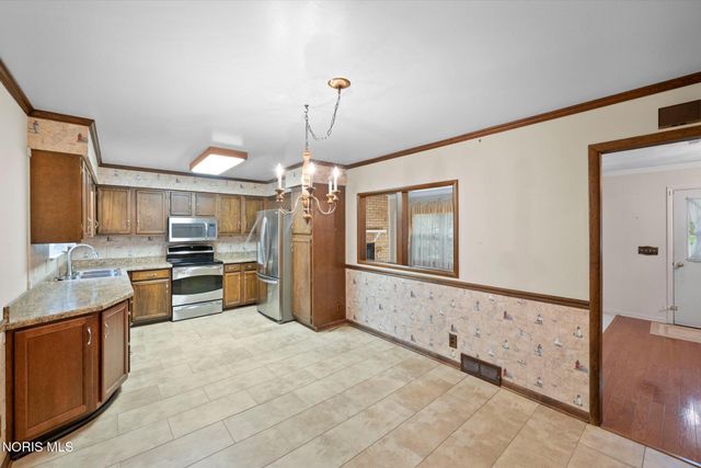 5223 Oakridge Drive, Toledo, OH 43623