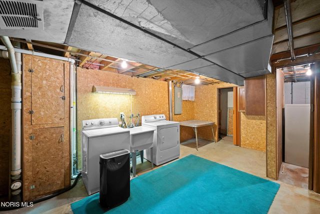 5223 Oakridge Drive, Toledo, OH 43623