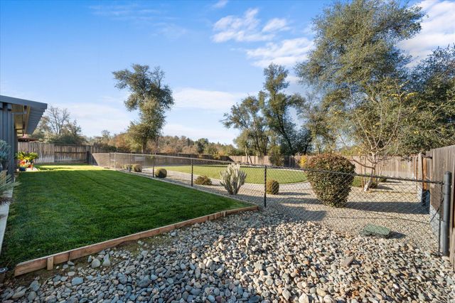 20280 Ballentine Drive, Anderson, CA 96007