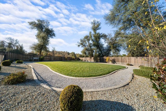 20280 Ballentine Drive, Anderson, CA 96007