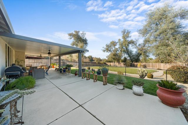 20280 Ballentine Drive, Anderson, CA 96007