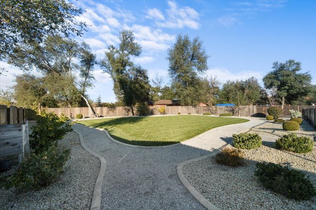 20280 Ballentine Drive, Anderson, CA 96007