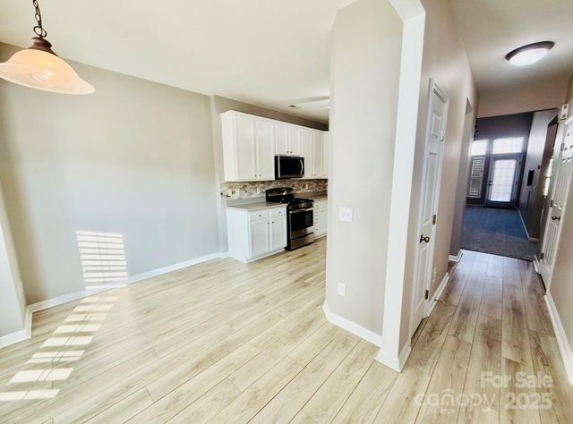 318 Shingleoak Drive, Lake Wylie, SC 29710