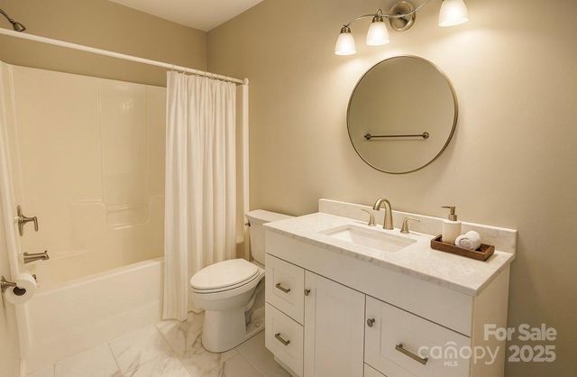 318 Shingleoak Drive, Lake Wylie, SC 29710