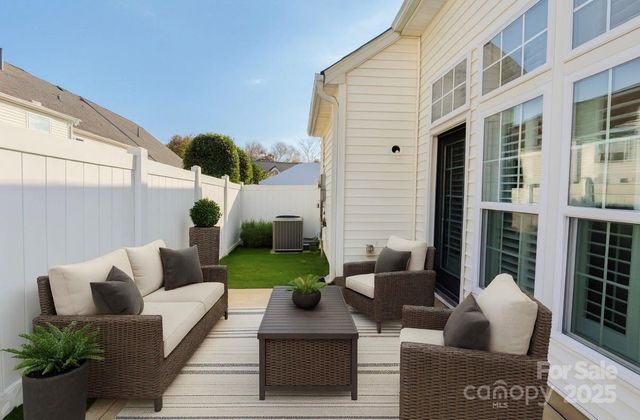 318 Shingleoak Drive, Lake Wylie, SC 29710