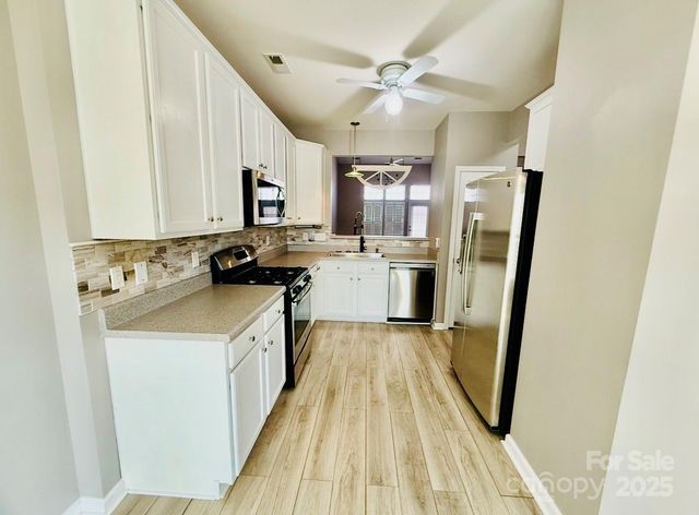 318 Shingleoak Drive, Lake Wylie, SC 29710