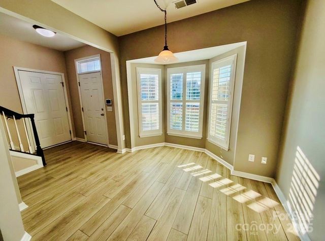 318 Shingleoak Drive, Lake Wylie, SC 29710