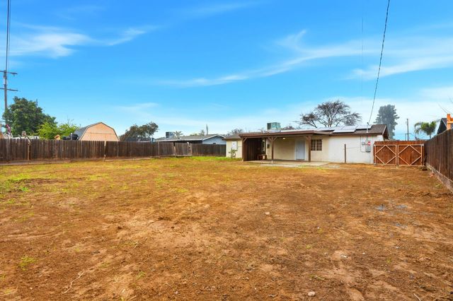 8651 E Khan Street, Selma, CA 93662