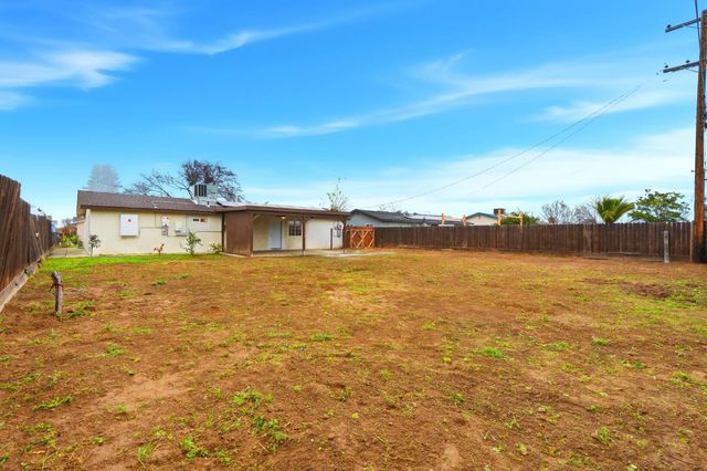 8651 E Khan Street, Selma, CA 93662