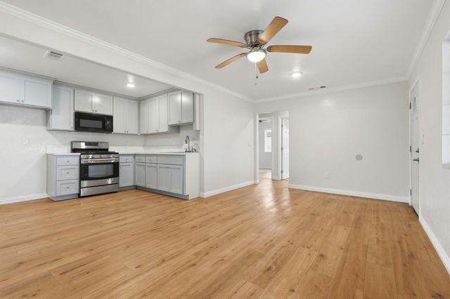 8651 E Khan Street, Selma, CA 93662