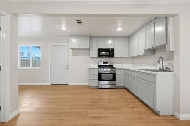 8651 E Khan Street, Selma, CA 93662