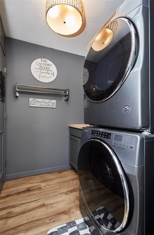 1209 S 52nd Street 1104, West Des Moines, IA 50265