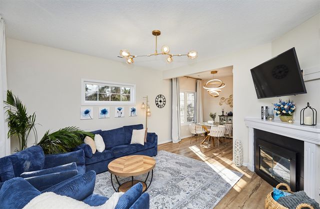 1209 S 52nd Street 1104, West Des Moines, IA 50265