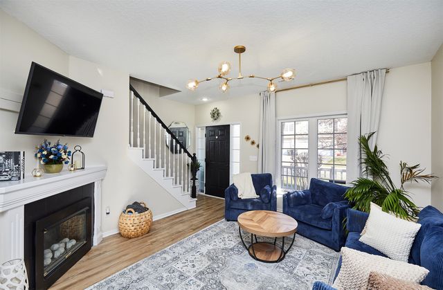 1209 S 52nd Street 1104, West Des Moines, IA 50265