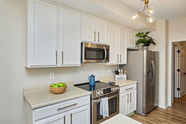 1209 S 52nd Street 1104, West Des Moines, IA 50265