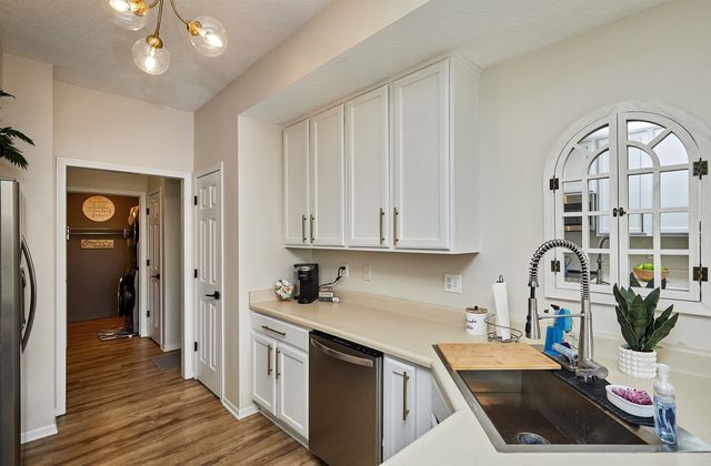 1209 S 52nd Street 1104, West Des Moines, IA 50265