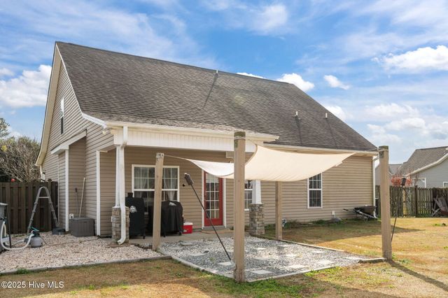 228 Maidstone Drive, Richlands, NC 28574