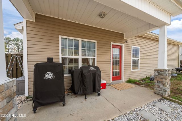 228 Maidstone Drive, Richlands, NC 28574