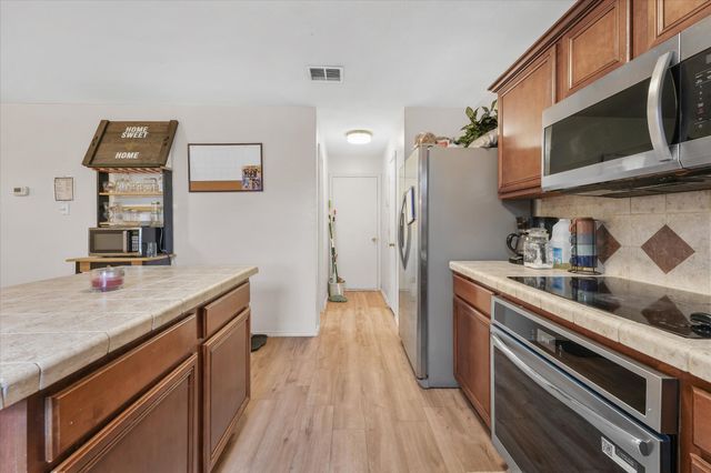 6725 Prairie Fire Road, Arlington, TX 76002