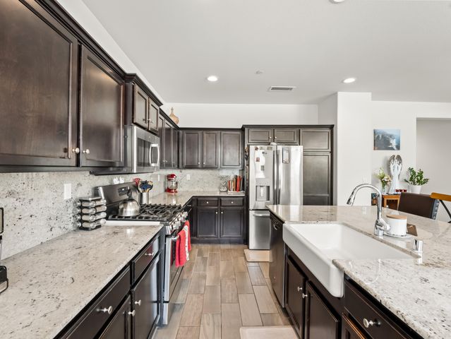 2459 Lombard Lane, Clovis, CA 93611