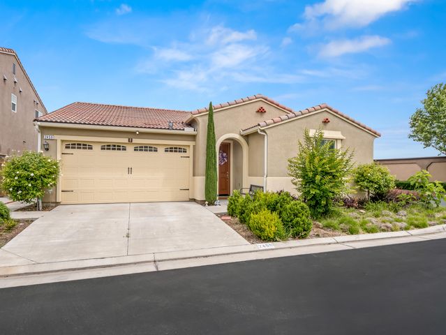 2459 Lombard Lane, Clovis, CA 93611
