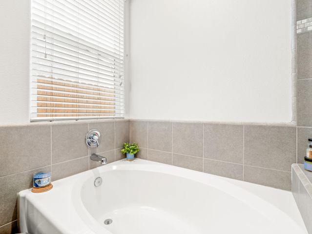 2459 Lombard Lane, Clovis, CA 93611
