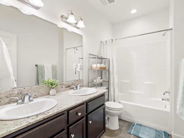 2459 Lombard Lane, Clovis, CA 93611