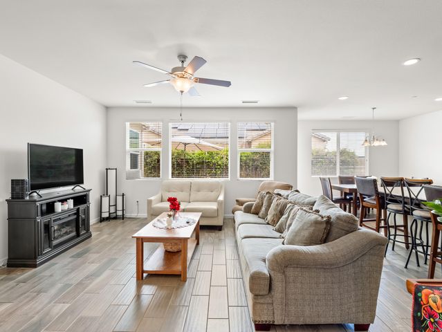 2459 Lombard Lane, Clovis, CA 93611