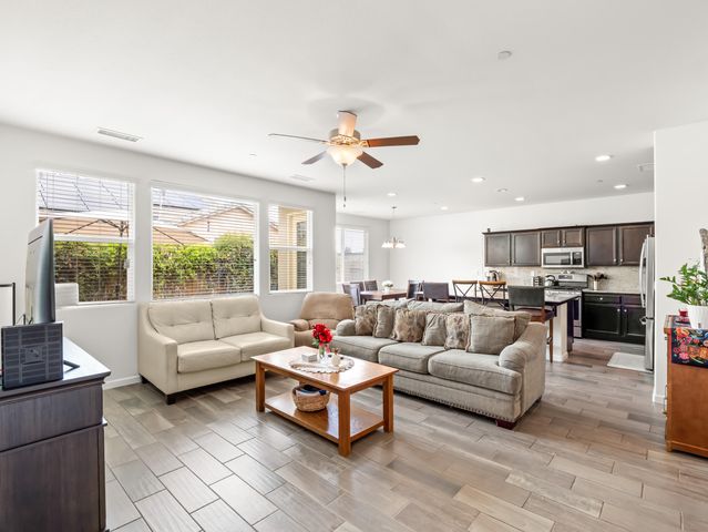 2459 Lombard Lane, Clovis, CA 93611