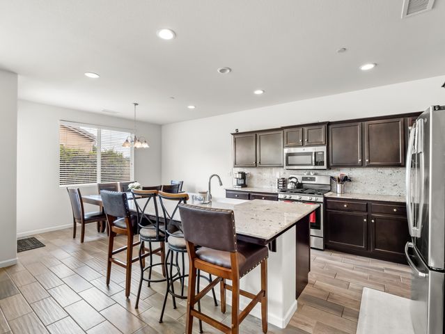 2459 Lombard Lane, Clovis, CA 93611