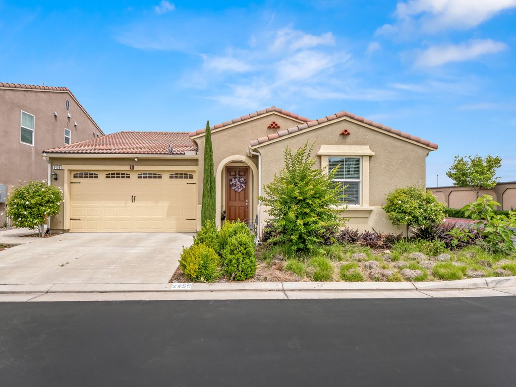 2459 Lombard Lane, Clovis, CA 93611