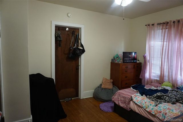 2008 University Avenue, Flint, MI 48504