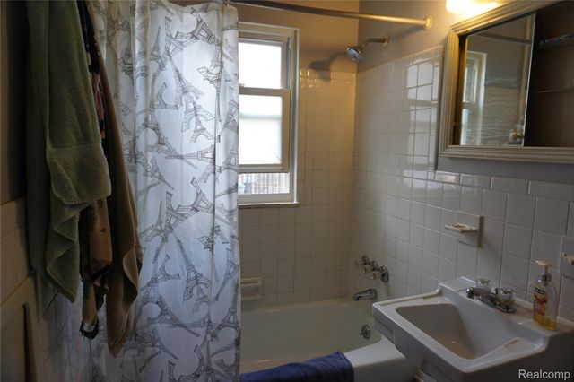 2008 University Avenue, Flint, MI 48504