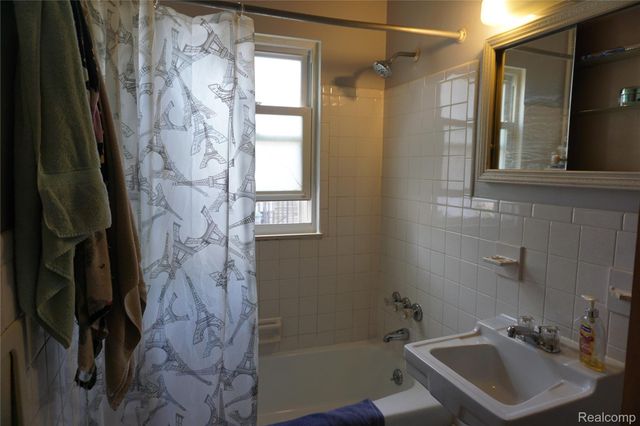 2008 University Avenue, Flint, MI 48504