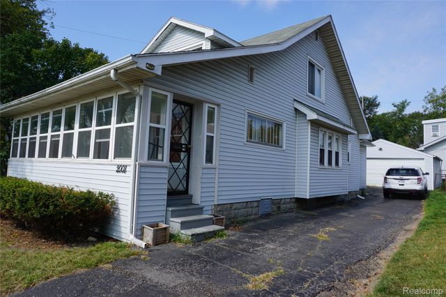 2008 University Avenue, Flint, MI 48504