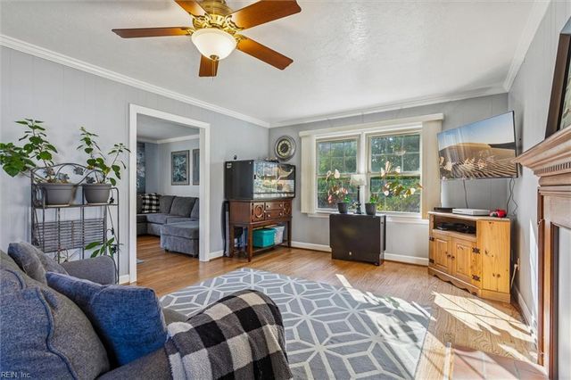 24 Langhorne RD, Newport News, VA 23606