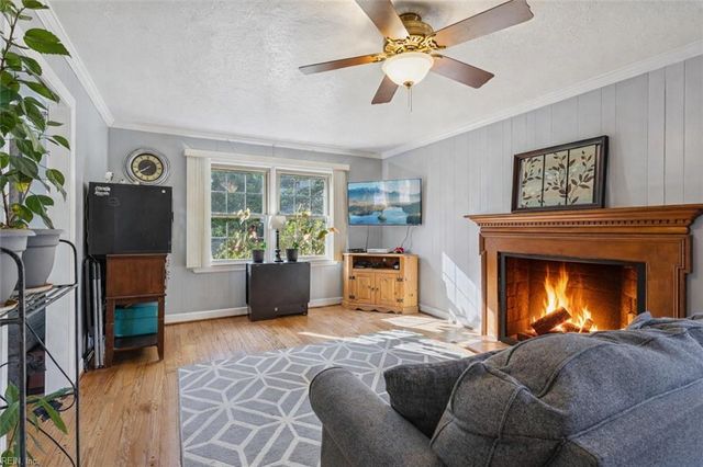 24 Langhorne RD, Newport News, VA 23606