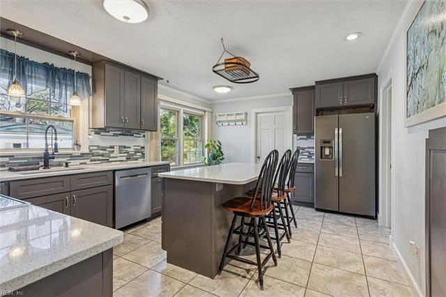 24 Langhorne RD, Newport News, VA 23606