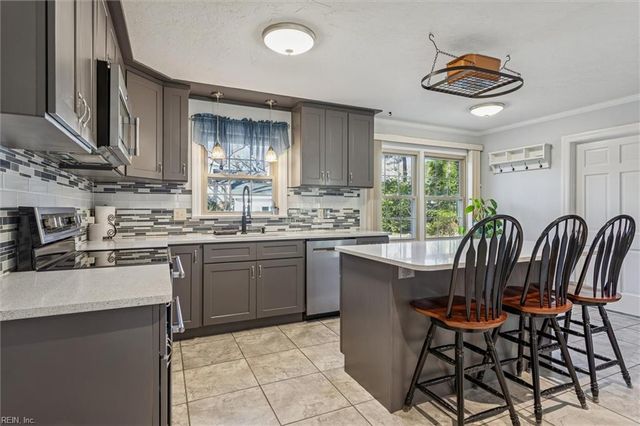 24 Langhorne RD, Newport News, VA 23606