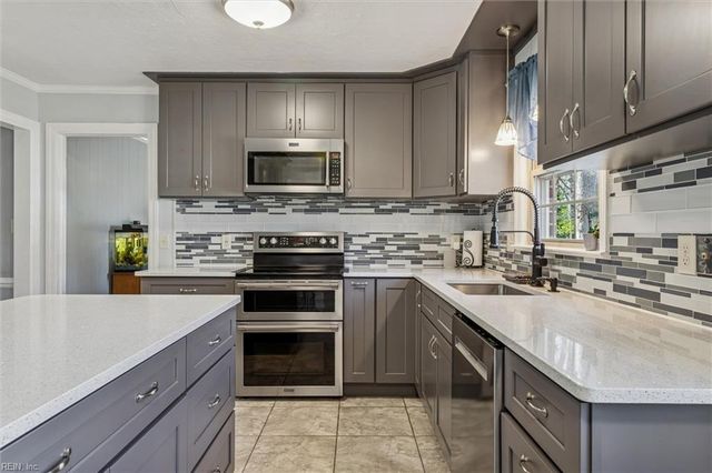 24 Langhorne RD, Newport News, VA 23606