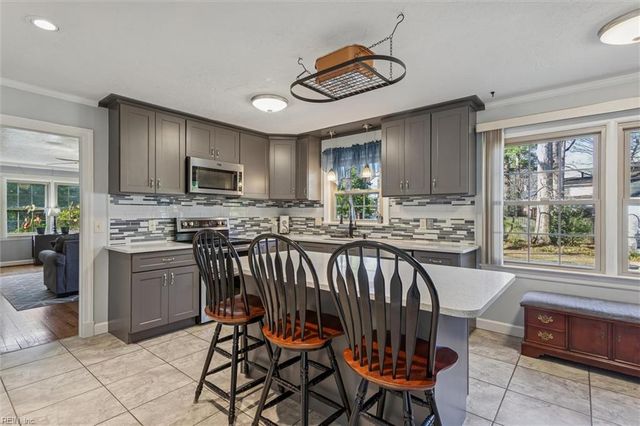 24 Langhorne RD, Newport News, VA 23606