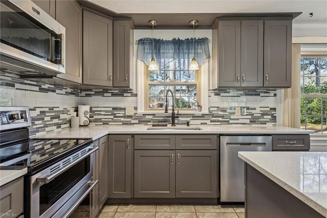 24 Langhorne RD, Newport News, VA 23606