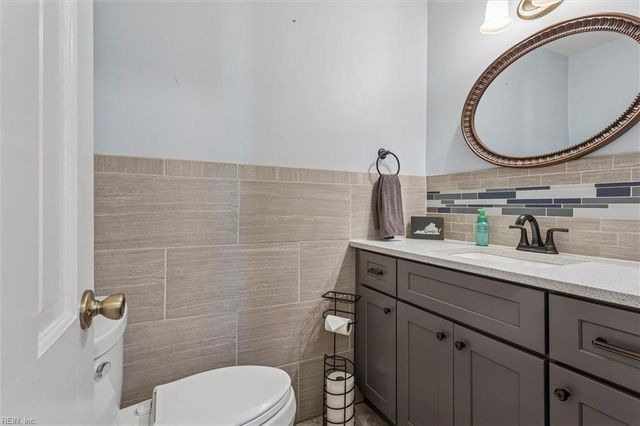 24 Langhorne RD, Newport News, VA 23606