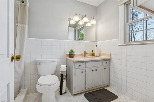 24 Langhorne RD, Newport News, VA 23606