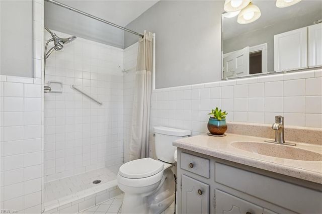 24 Langhorne RD, Newport News, VA 23606