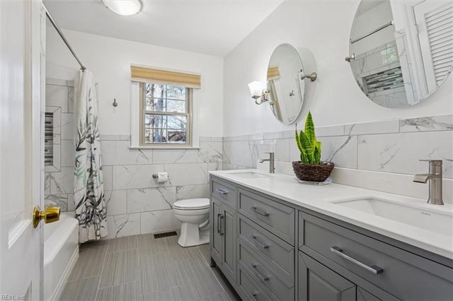 24 Langhorne RD, Newport News, VA 23606