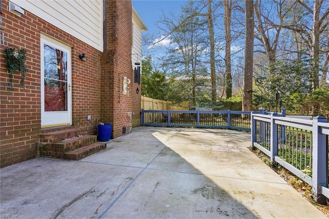 24 Langhorne RD, Newport News, VA 23606