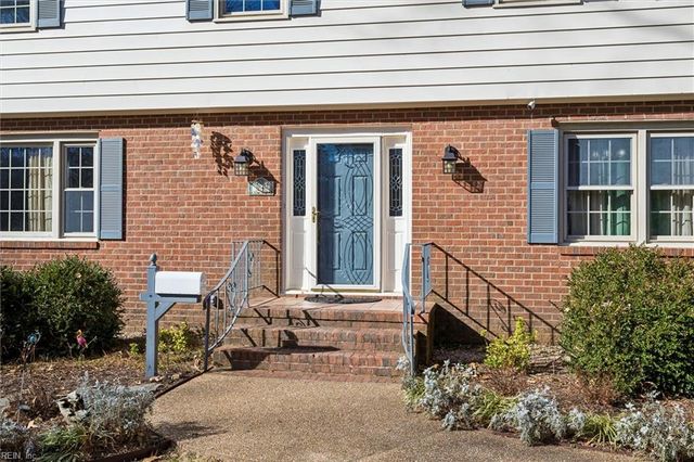 24 Langhorne RD, Newport News, VA 23606