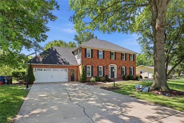 1536 Alvamar Drive, Lawrence, KS 66047